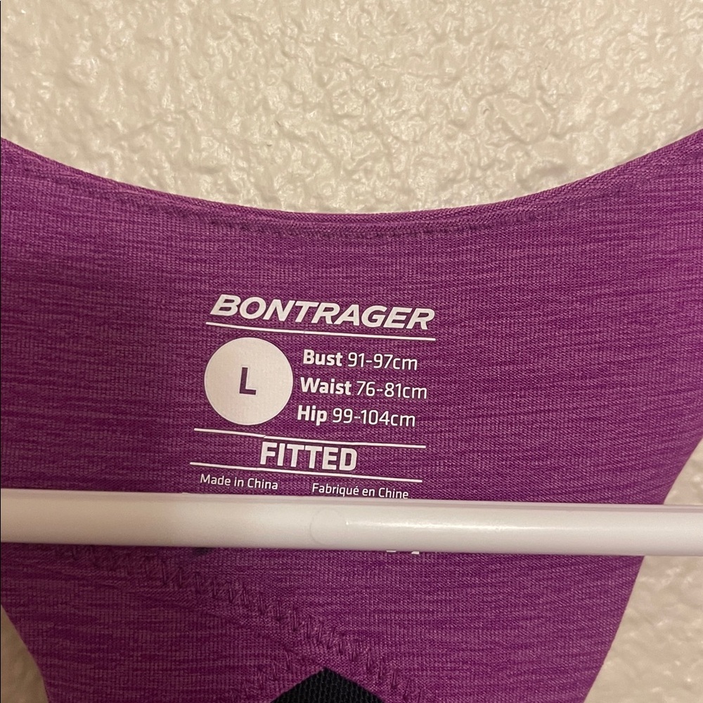๐ธ(5 for $15) Fitted workout tank with built-in bra - Picture 3 of 5